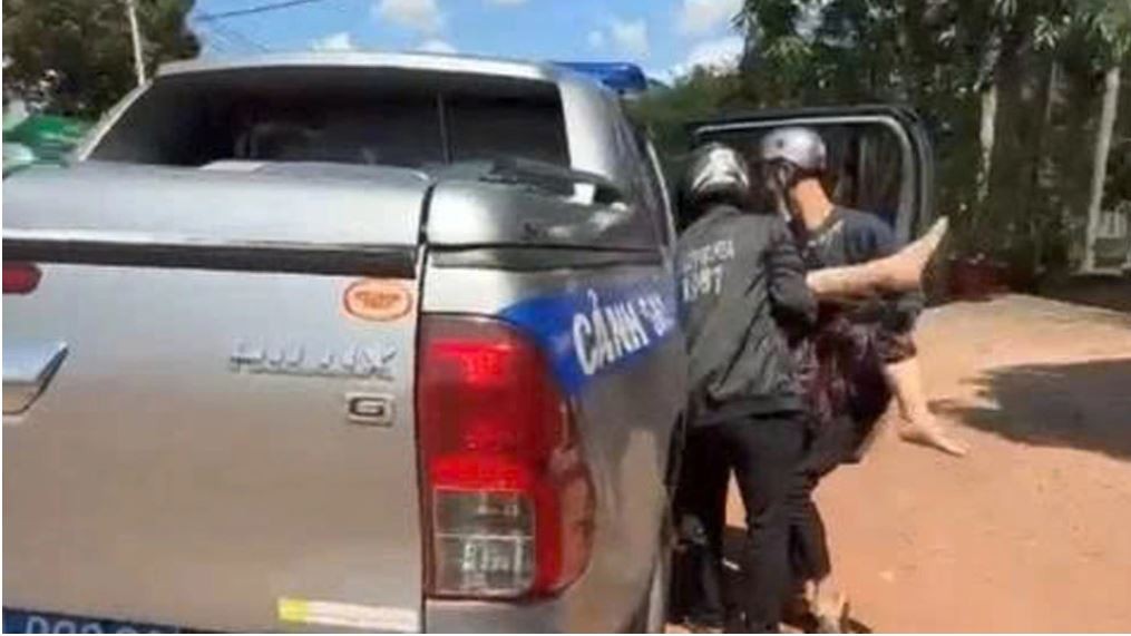 Cảnh sát giao thông Đồng Nai kịp thời cứu cụ bà bất tỉnh giữa đường