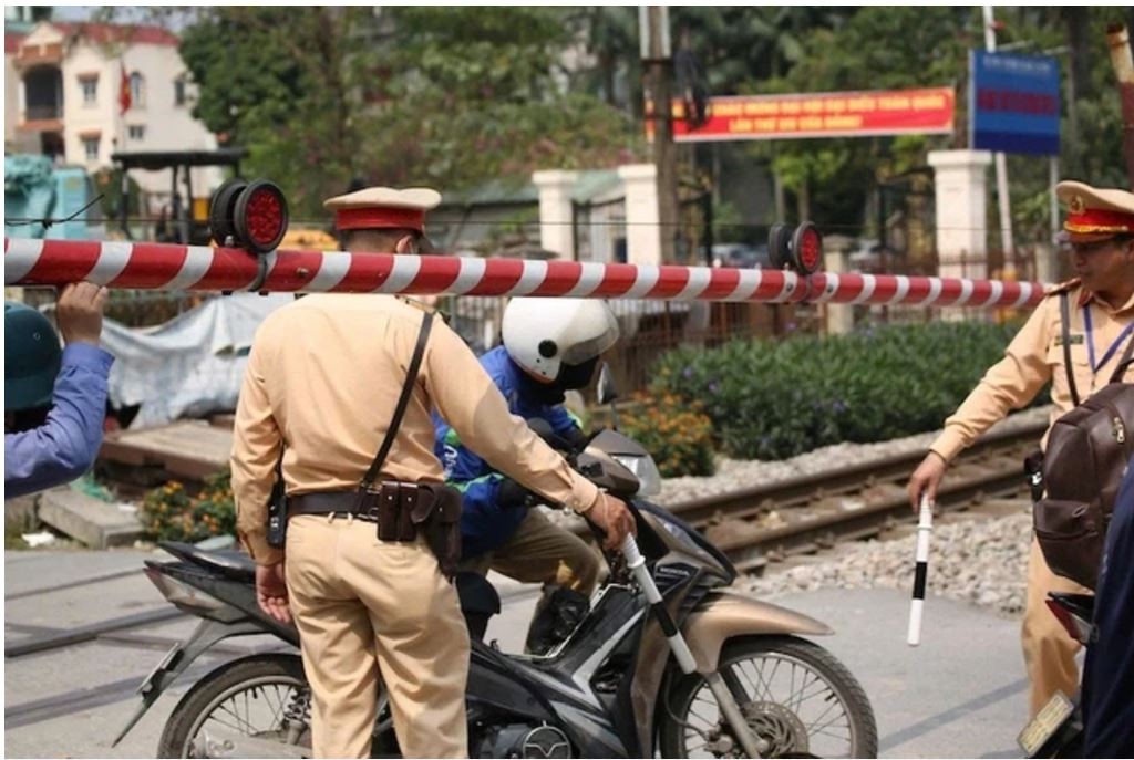 Hàng triệu người cần lưu ý mức phạt rất nặng liên quan đến giao thông đường sắt sắp được áp dụng