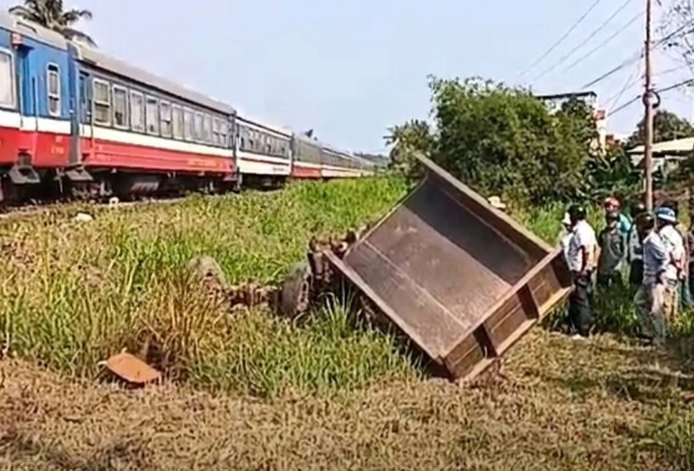 Công nông bị tàu hoả tông tại lối đi tự mở, 3 người thương vong tại Đắk Lắk