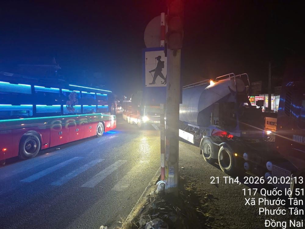 Giao thông hỗn loạn trong giờ cao điểm tại quốc lộ 51