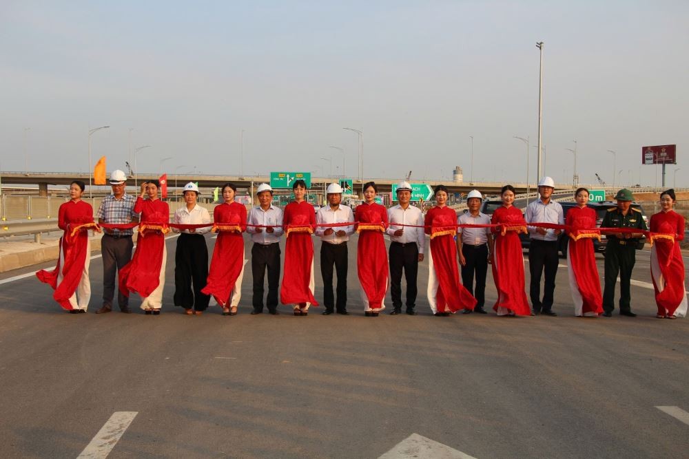 Lễ thông xe cao tốc Biên Hoà- Vũng Tàu: Cú hích hạ tầng cho vùng Đông Nam Bộ