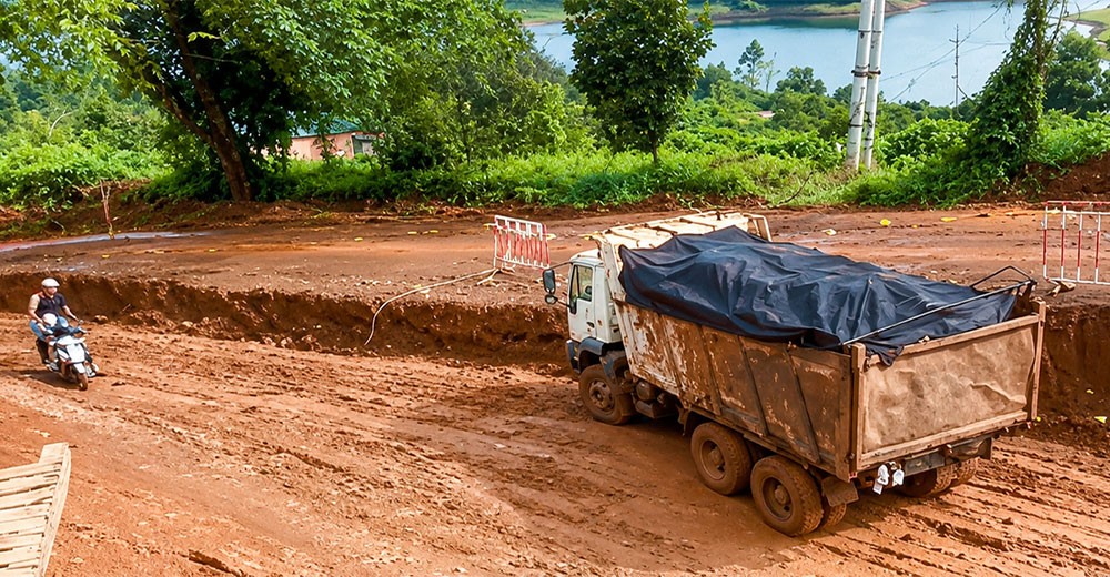 Lâm Đồng: Dốc 30 trên tỉnh lộ 685 gây khó khăn cho người dân sau mưa