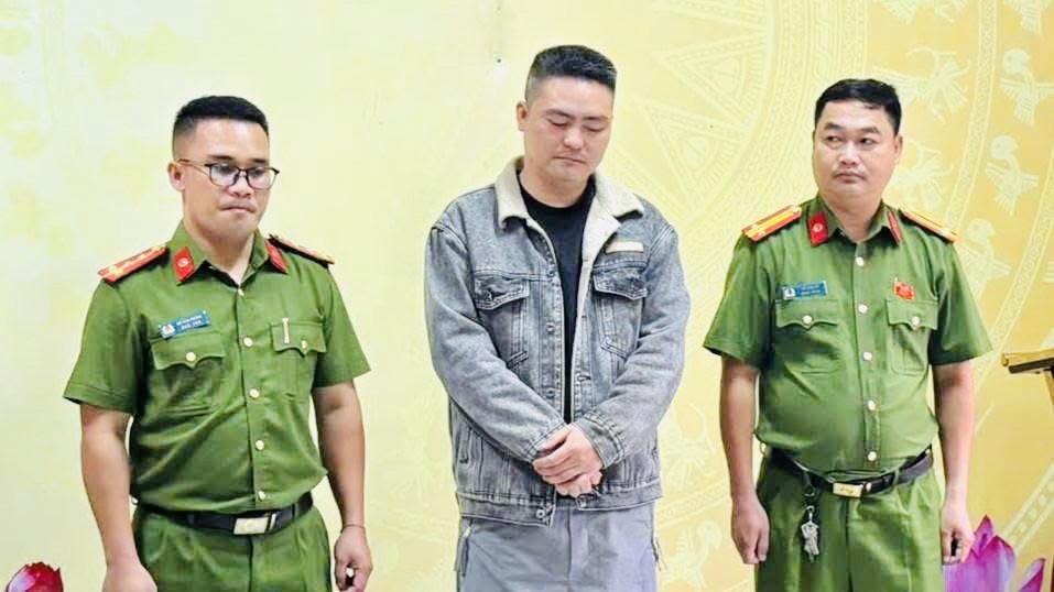Quảng Trị: Bắt 4 xe tải chở gần 50 tấn hàng lậu