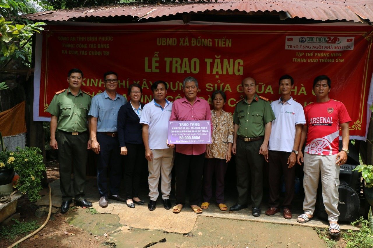 Trao tặng kinh phí xây ngôi nhà mơ ước cho gia đình chính sách tại Bình Phước