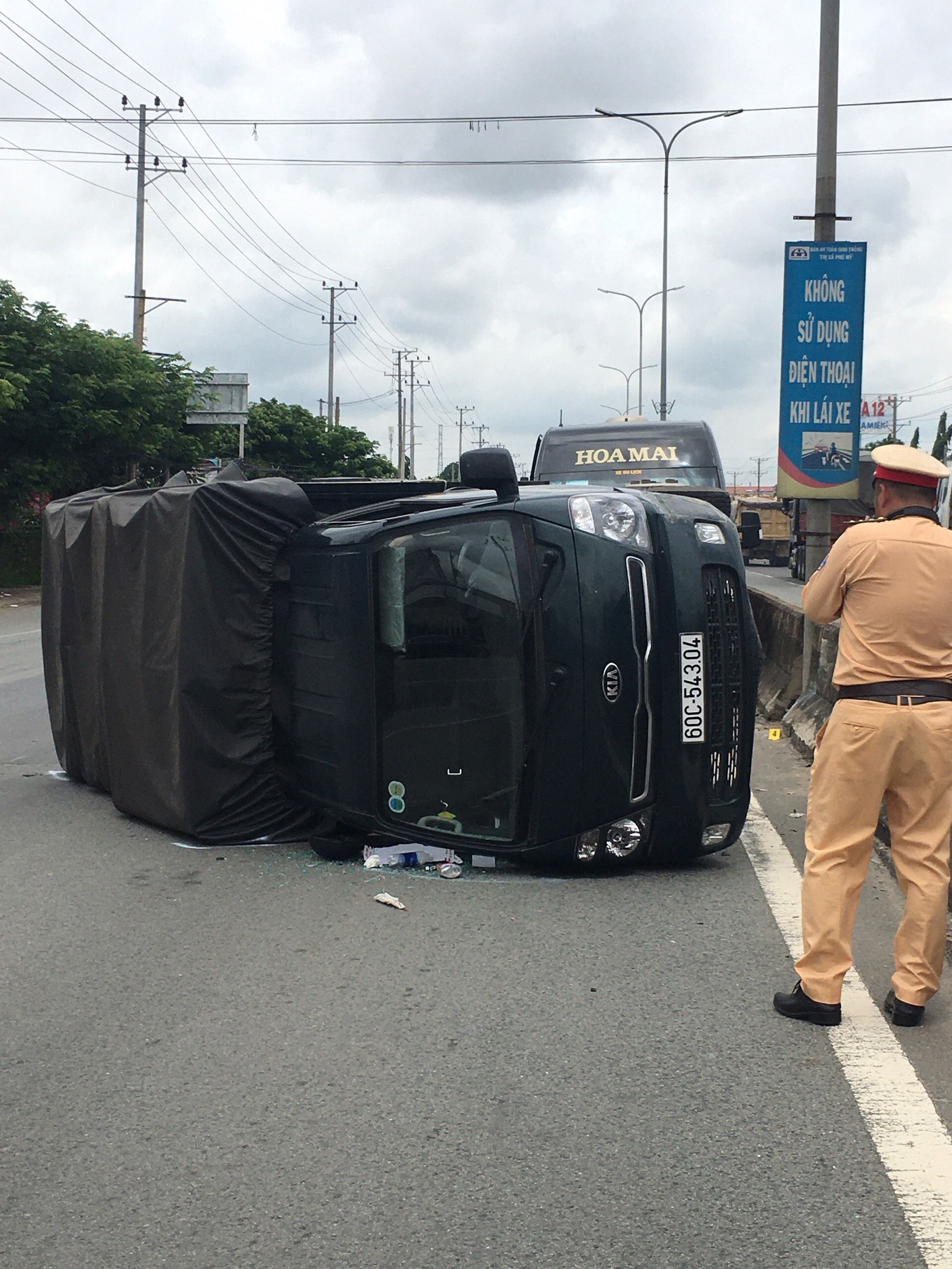Quốc lộ 51: Tai nạn giao thông giữa xe khách Hoa Mai và xe tải