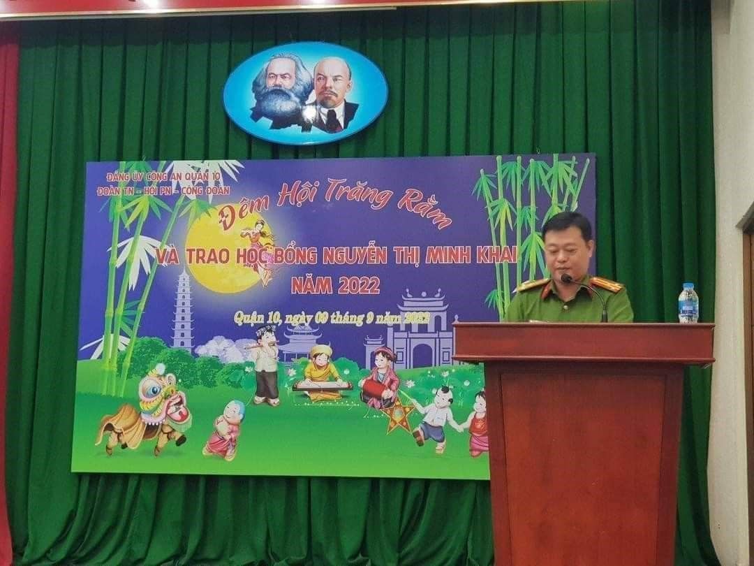 Công an Quận 10 tổ chức Đêm hội trăng rằm và trao học bổng Nguyễn Thị Minh Khai năm 2022.