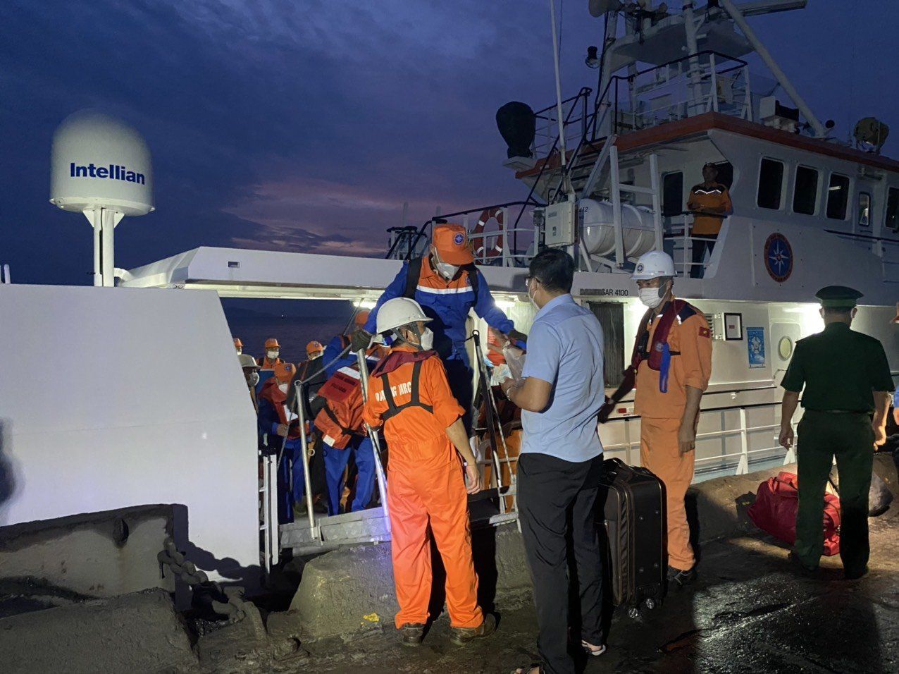 Thừa Thiên Huế: Cứu hộ tàu nước ngoài gặp nạn trước khi bão Noru đổ bộ