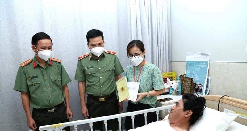  Công an tỉnh thăm hỏi sức khỏe cán bộ chiến sỹ bị thương khi làm nhiệm vụ