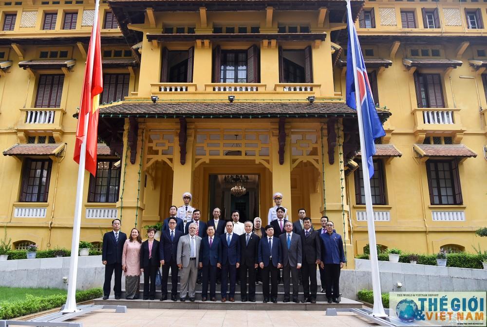 Lễ Thượng cờ kỷ niệm 52 năm ngày thành lập ASEAN tại Hà Nội
