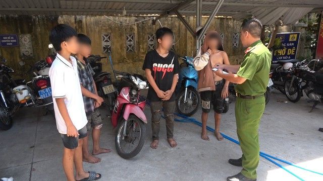 Thừa Thiên Huế: Nhóm thiếu niên dùng xe trộm cắp tông vào cán bộ CSGT