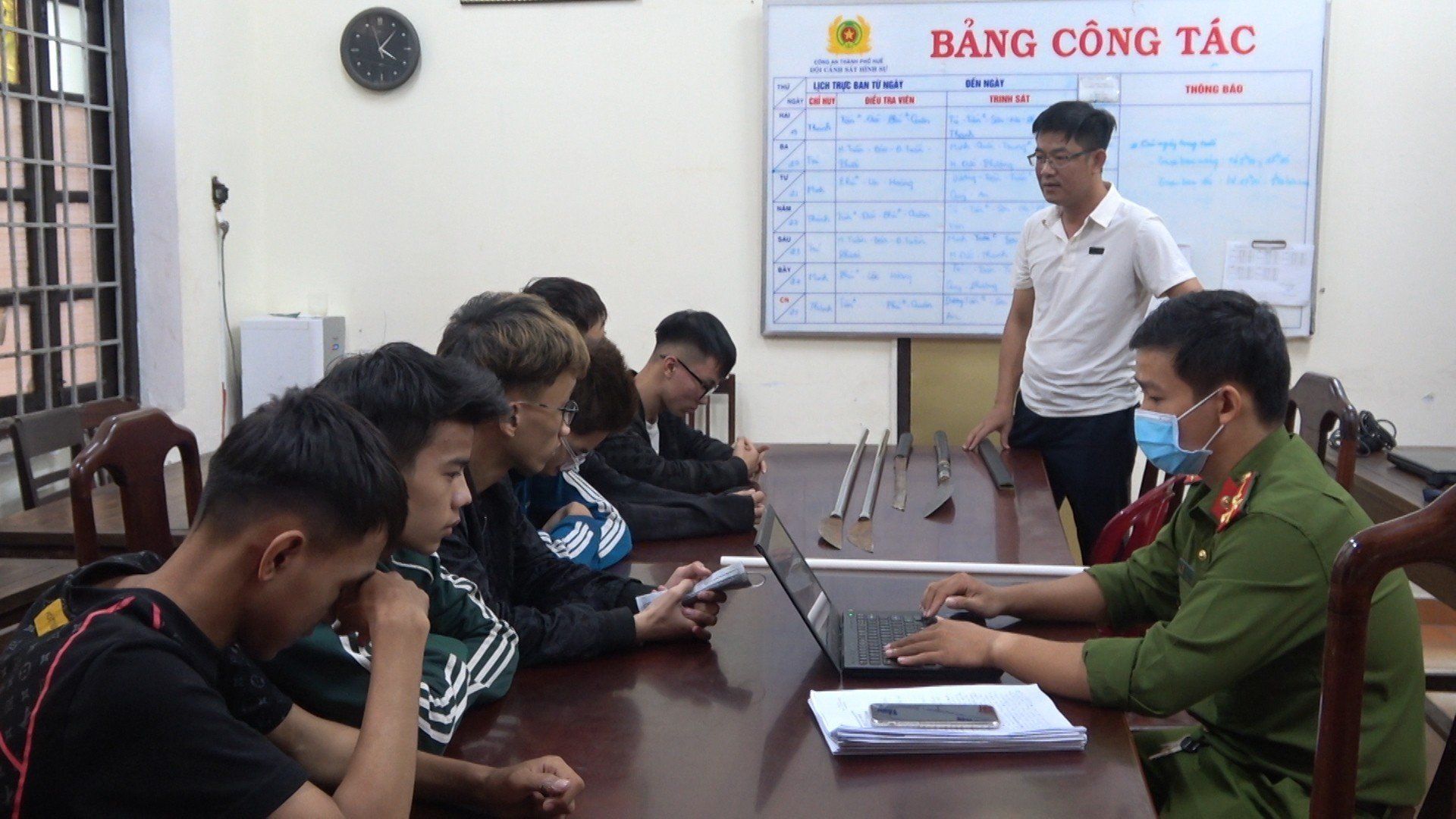 Thừa Thiên Huế: Ngăn chặn 02 nhóm thanh thiếu niên mang hung khí giải quyết mâu thuẫn