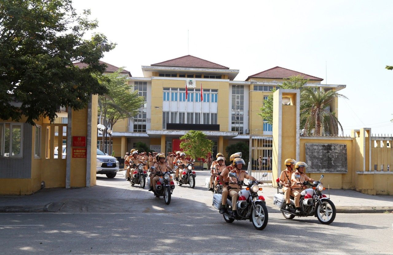 Thừa Thiên Huế: Ra quân tổng kiểm soát xe khách và xe container