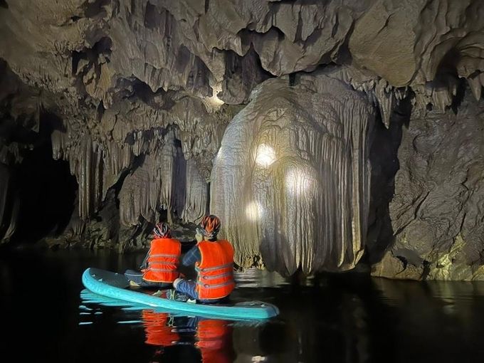 Phát hiện thêm hang động đẹp dài 1,5km ở Quảng Bình