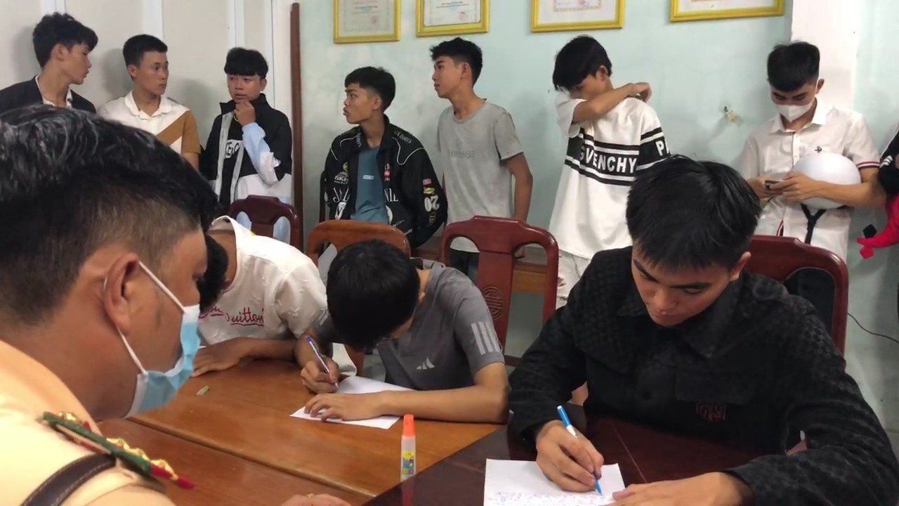 Thừa Thiên Huế: Bắt nhóm thanh thiếu niên chạy xe lạng lách, đánh võng