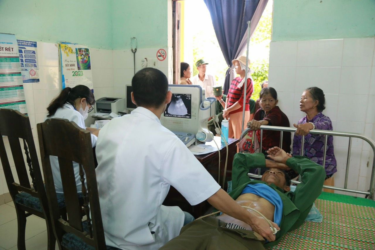 Thừa Thiên Huế: Thăm khám miễn phí cho người dân xã miền núi