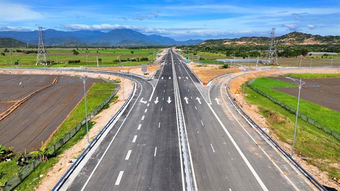 Cao tốc Cam Lâm - Vĩnh Hảo: Nỗ lực vượt khó, sớm kết nối đường cao tốc Bắc - Nam