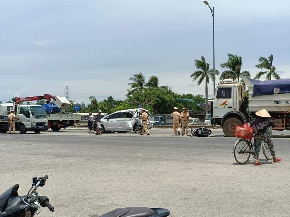 Thừa Thiên  Huế: Tai nạn giao thông liên hoàn khiến 1 người bị thương