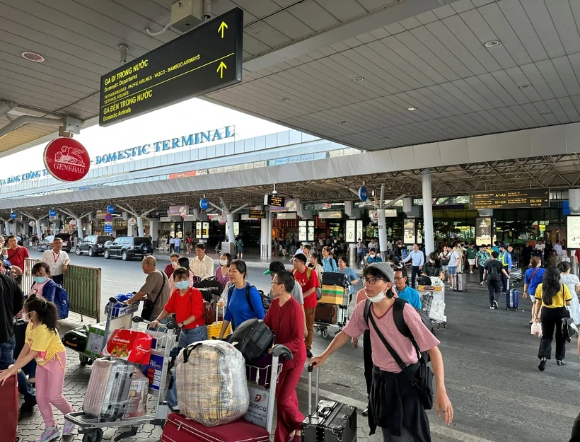 Sân bay Tân Sơn Nhất đón hơn 154.000 lượt khách, đạt mức cao kỷ lục