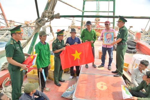 Kiên Giang: Tăng cường làm thủ tục cho ngư dân ra khơi vào những ngày đầu năm mới