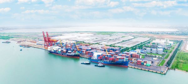 Cảng Chu Lai đưa vào khai thác hệ thống cẩu bán tự động eRTG