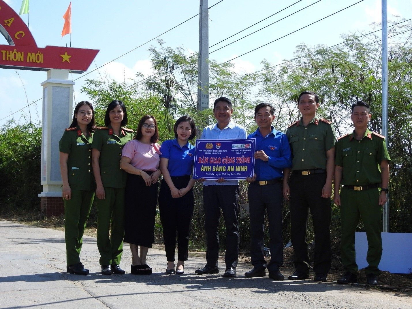 Bàn giao hai công trình “Ánh sáng An ninh” tại tỉnh Phú Yên