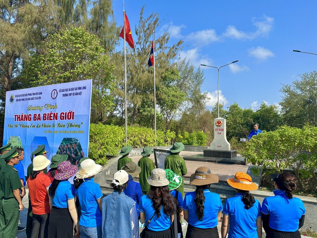 Học sinh Trường THPT Võ Văn Kiệt, huyện Vũng Liêm, Vĩnh Long: Tham quan thực tế “Chúng em là chiến sĩ biên phòng”
