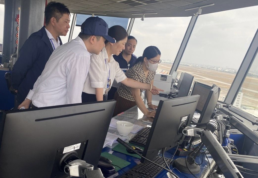 Cục Hàng không Việt Nam kiểm tra thực tế cơ sở Cung cấp dịch vụ Khí tượng tại Trung tâm Khí tượng hàng không Tân Sơn Nhất