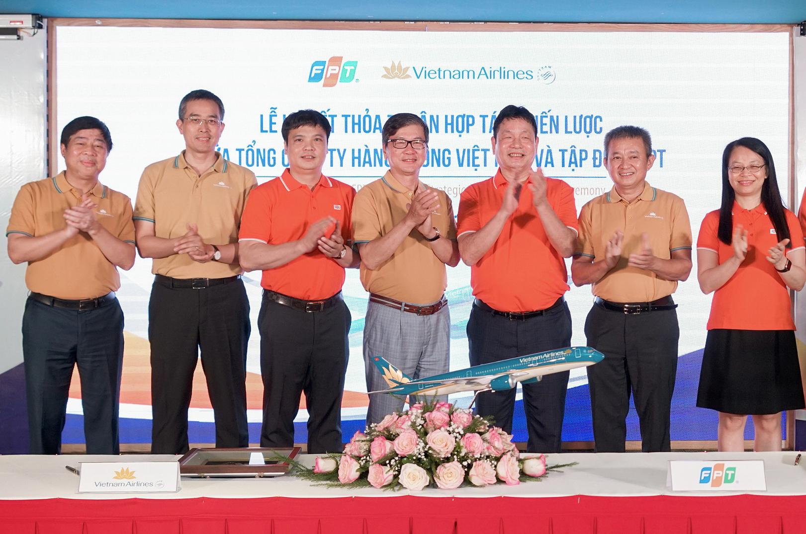 Vietnam Airlines tái ký kết thỏa thuận hợp tác chiến lược cùng FPT