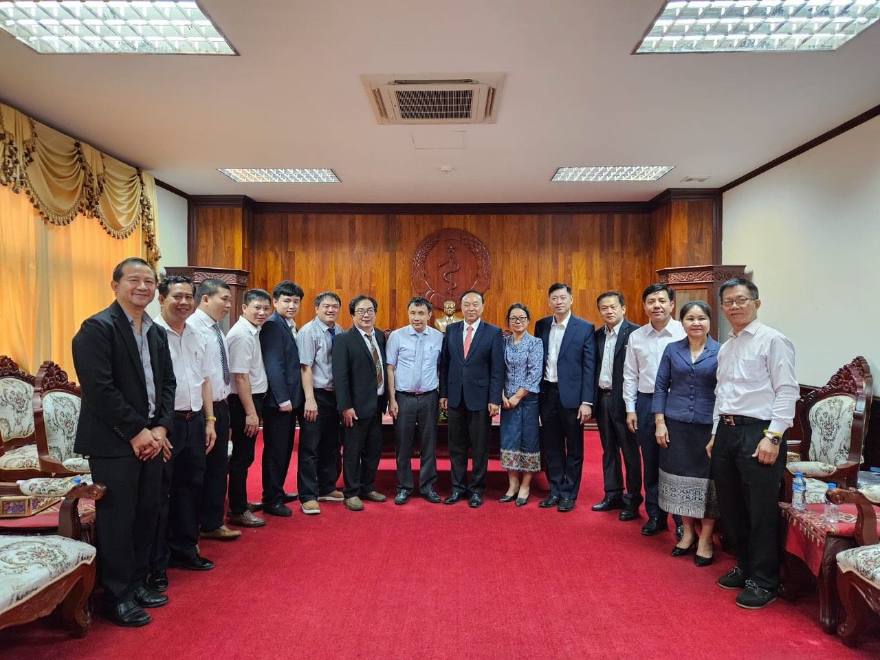 Bệnh viện TW Huế: Thúc đẩy hợp tác hữu nghị ngành Y tế hai nước Việt Nam - Lào