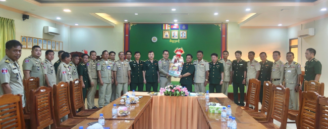 Bộ đội Biên phòng tỉnh Gia Lai chúc tết các lực lượng bảo vệ biên giới Campuchia