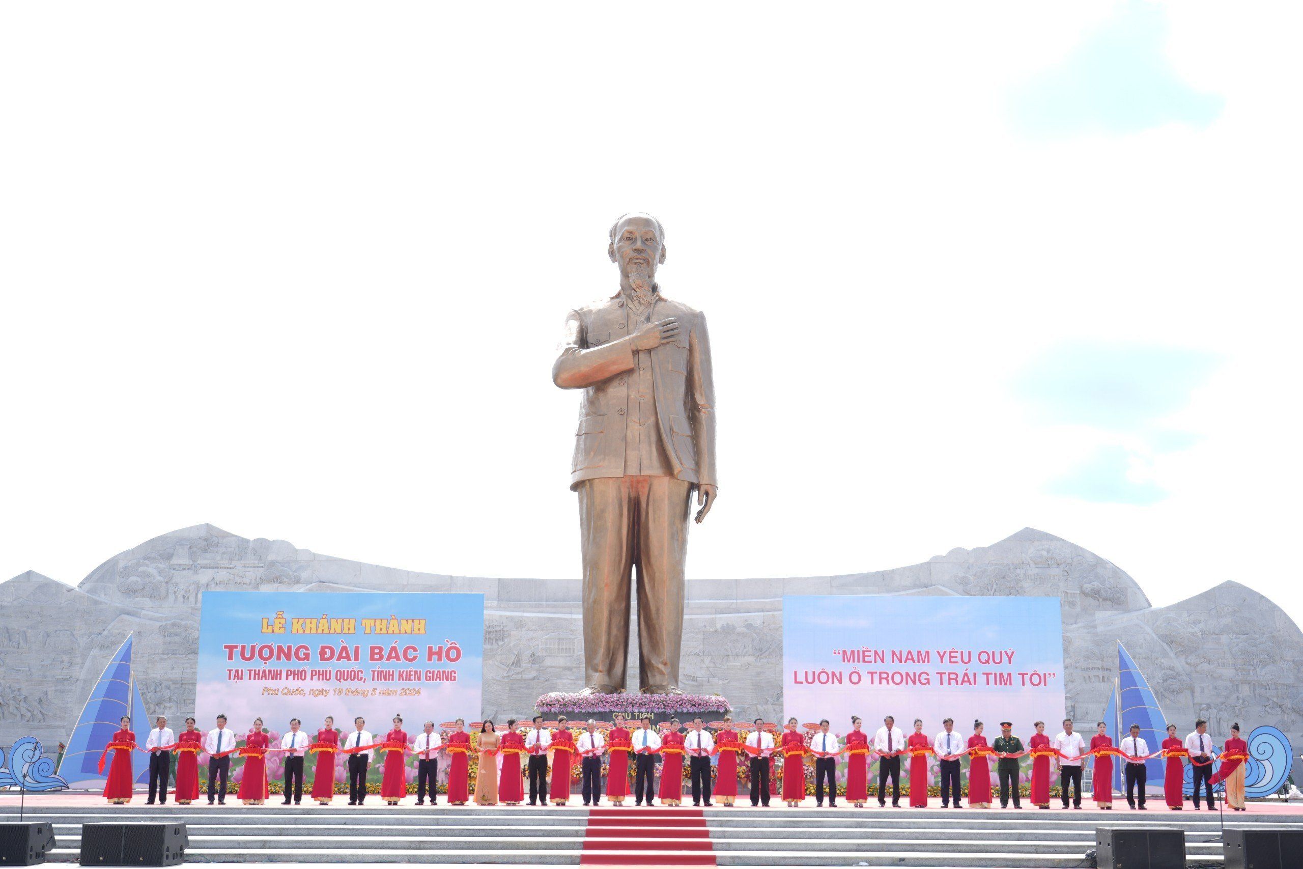Khánh thành tượng đài Chủ tịch Hồ Chí Minh tại TP. Phú Quốc
