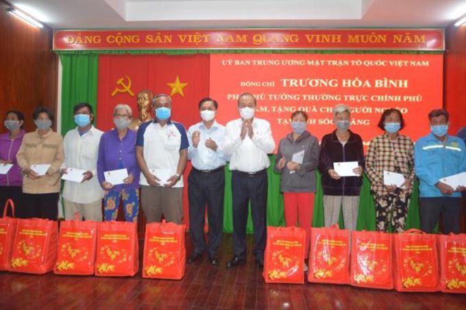 Phó Thủ tướng Thường trực thăm, tặng quà Tết người dân nghèo tỉnh Sóc Trăng