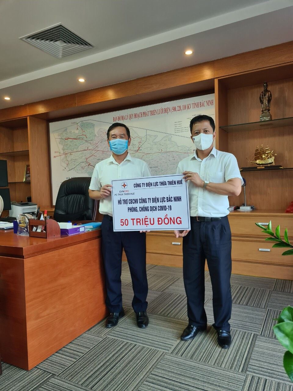Điện lực Thừa Thiên Huế: Hỗ trợ Công ty Điện lực Bắc Ninh 50 triệu trong công tác phòng chống dịch Covid-19