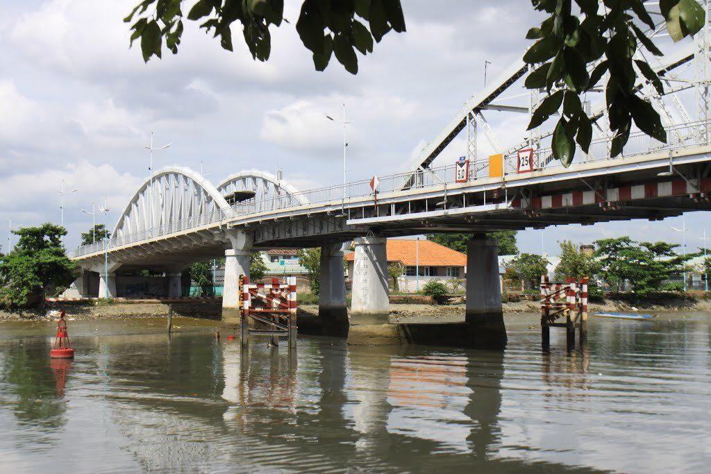 TP.HCM cấm xe qua cầu Tân Thuận để sửa chữa