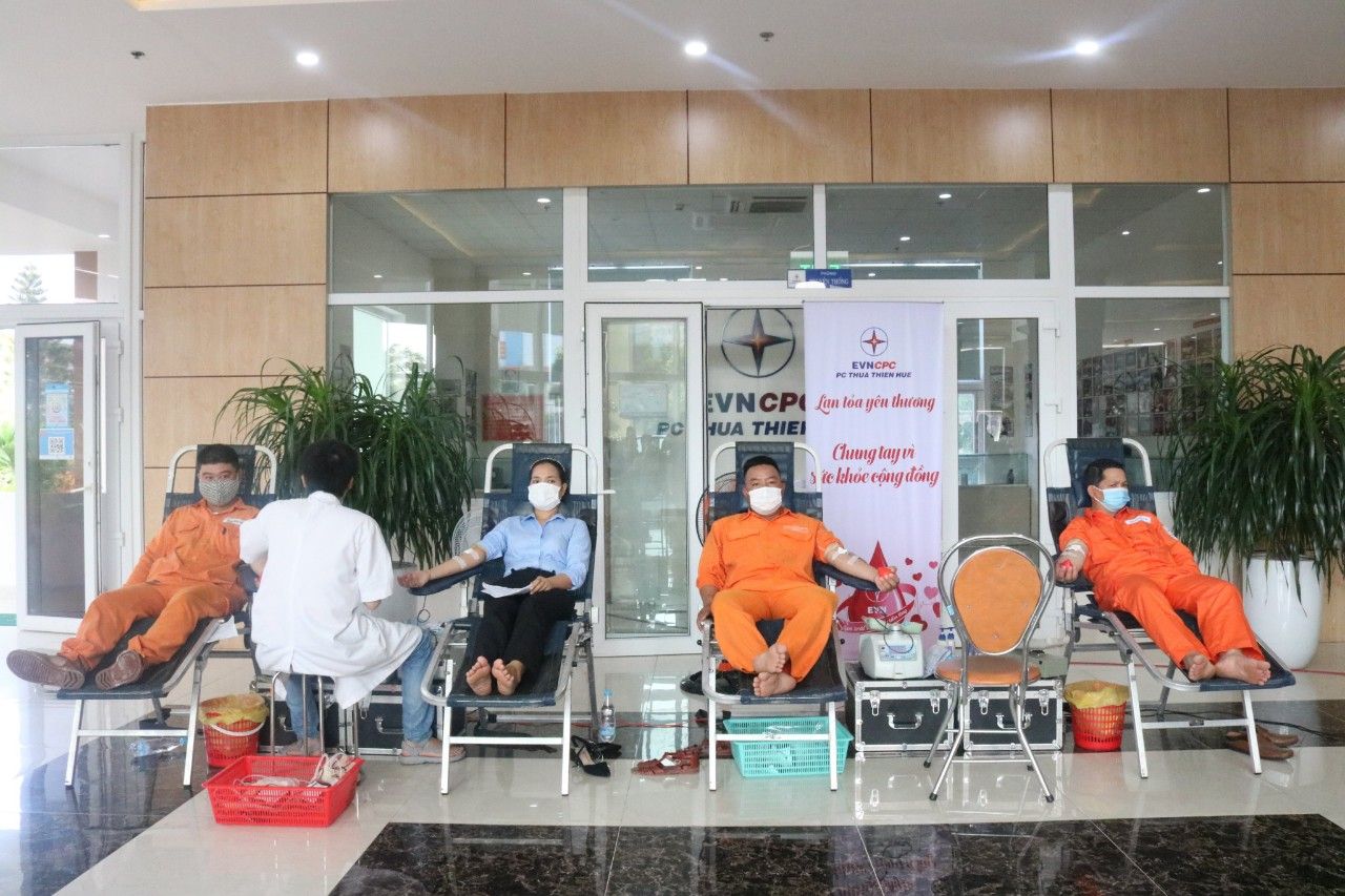 Công ty Điện lực Thừa Thiên Huế hiến 147 đơn vị máu cứu người trong mùa dịch