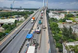 TP.HCM hạn chế xe qua cầu Phú Mỹ hơn 01 tháng để sửa mặt đường