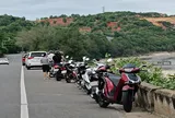 Nguy cơ mất an toàn giao thông trên dốc dài Phan Thiết vì người dân tập trung chụp ảnh ven đường