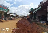 Lâm Đồng: Công trường thi công giữa chợ và nỗi lo của người dân đi qua đây