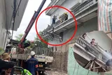 Tháo dỡ hạng mục vi phạm ngôi nhà của người đàn ông xịt nước vào thợ nhà hàng xóm ở Tây Phương