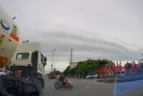 Thiếu kỹ năng lái xe, tài xế ô tô may mắn được phanh tự động hỗ trợ