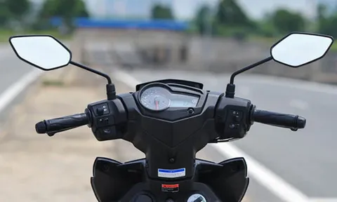 Chạy xe máy thiếu gương chiếu hậu bên trái, bị phạt bao nhiêu tiền?
