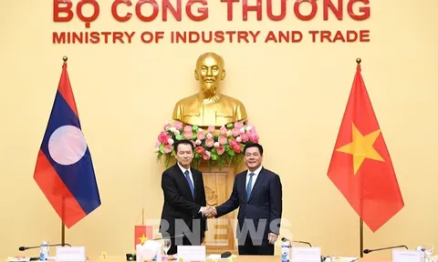 Việt Nam – Lào hợp tác phát triển thương mại, năng lượng và logistics biên giới