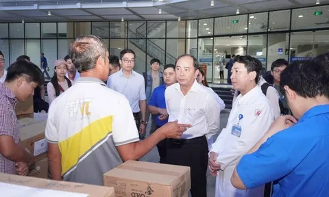 Hơn 100 y, bác sĩ tại TPHCM lên đường đến vùng lũ Đắk Lắk