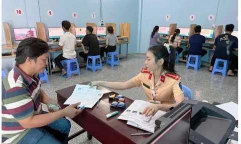 Bộ Công an đề xuất cấp GPLX điện tử, giảm tối đa thời gian cấp đổi