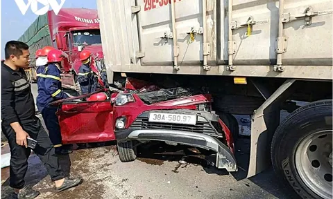 Ô tô biến dạng, 3 người bị thương nặng sau tai nạn liên hoàn ở Hà Tĩnh