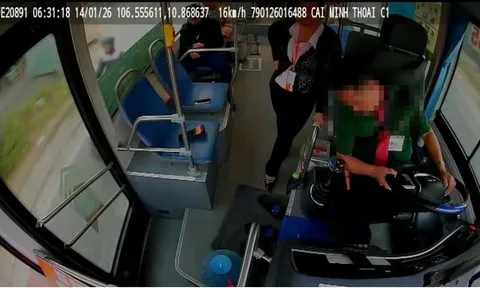 Tài xế xe buýt đột quỵ lúc chở hàng chục hành khách