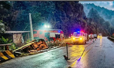 Sơn La: Xe khách mất lái khiến 3 người thiệt mạng