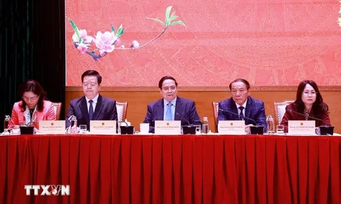 Thủ tướng gặp mặt nghệ sỹ, nhà báo, vận động viên tiêu biểu nhân dịp Năm Mới