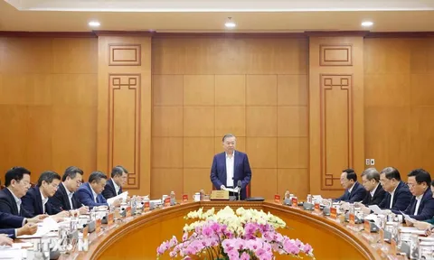 'Khắc phục tình trạng thừa người quen việc cũ nhưng thiếu người làm việc mới'