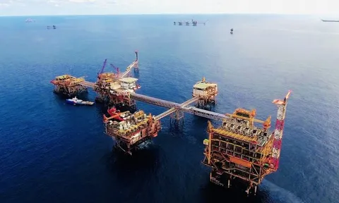 Thủ tướng thăm, làm việc với đối tác hàng đầu của Việt Nam về dầu khí